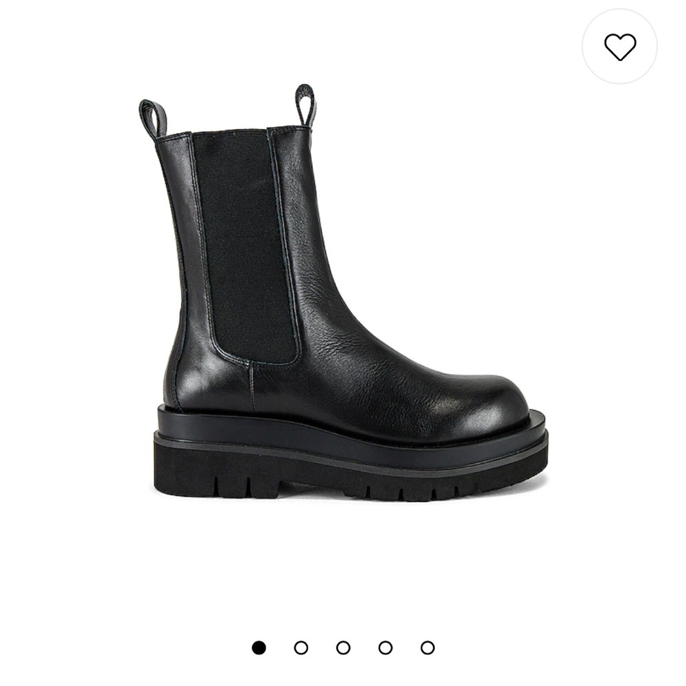 Brand new black boot size 8 - Tony Bianco